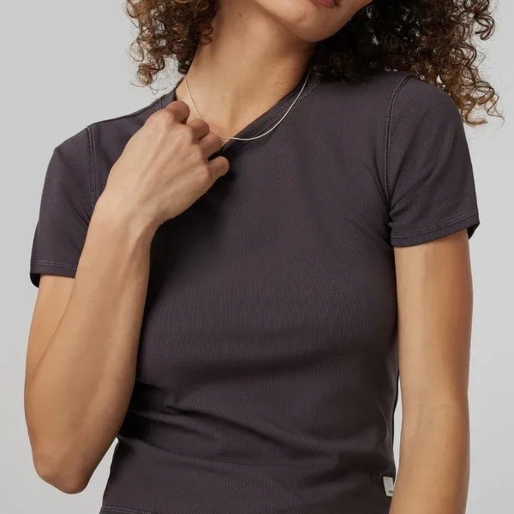 Vuori Women's Pose Fitted Rib Knit‎ Tee, Sangria